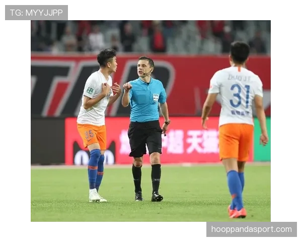 越位旗示意：助理裁判何时举旗、何种情形有效